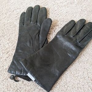 Elegant Black Leather Women's Gloves